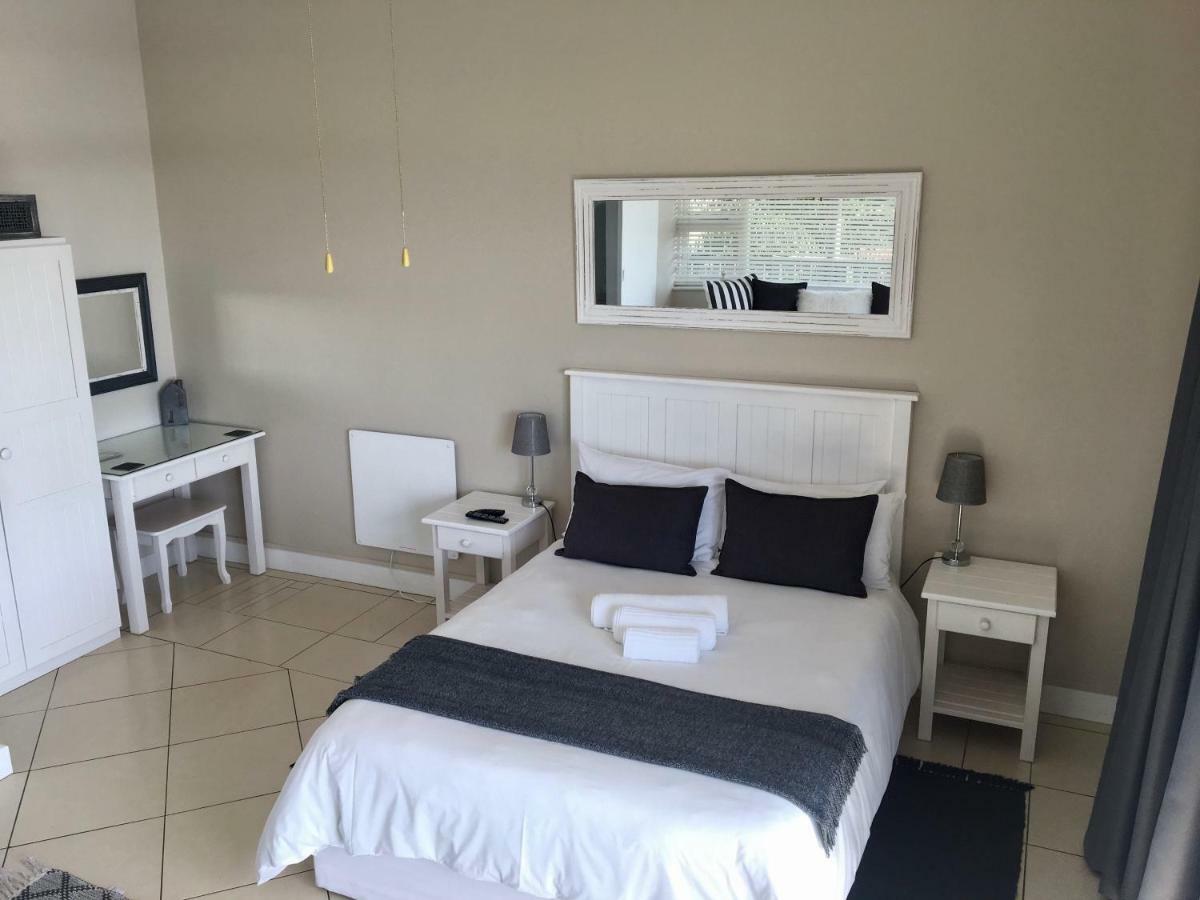 La Mer Guesthouse Порт Елизабет Екстериор снимка